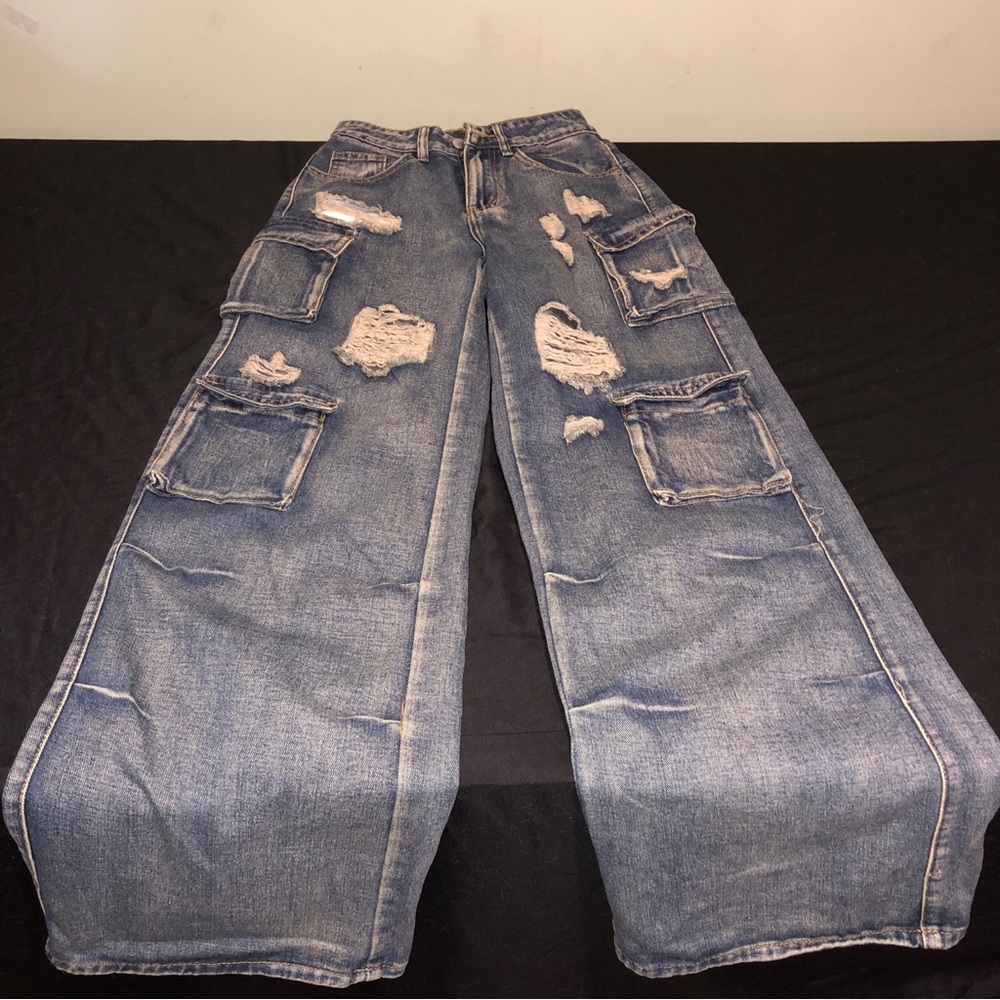 SHEIN women's Relaxed Wide-Leg Distressed Cargo Jeans 26. Small Tall Very soft
